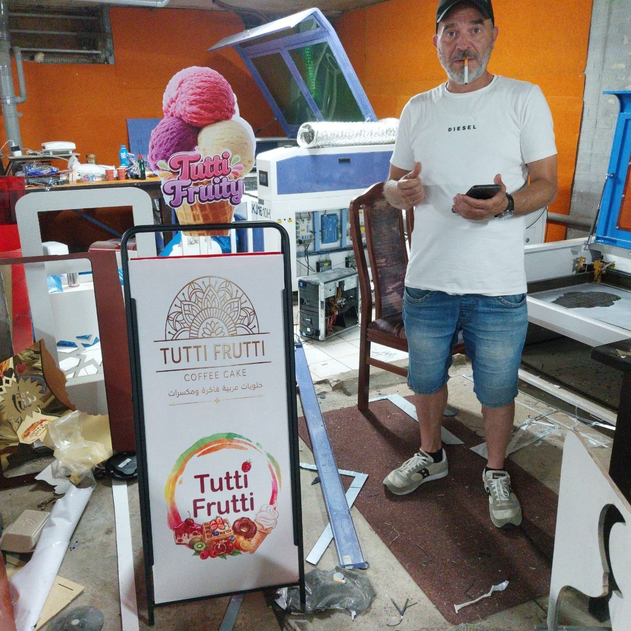 Tutti Frutti — stoepbord en 3D-ijsdisplay uit de werkplaats